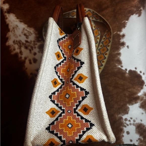 Wrangler Women's Geometric Brown and Yellow Tote - Picture 5 of 6